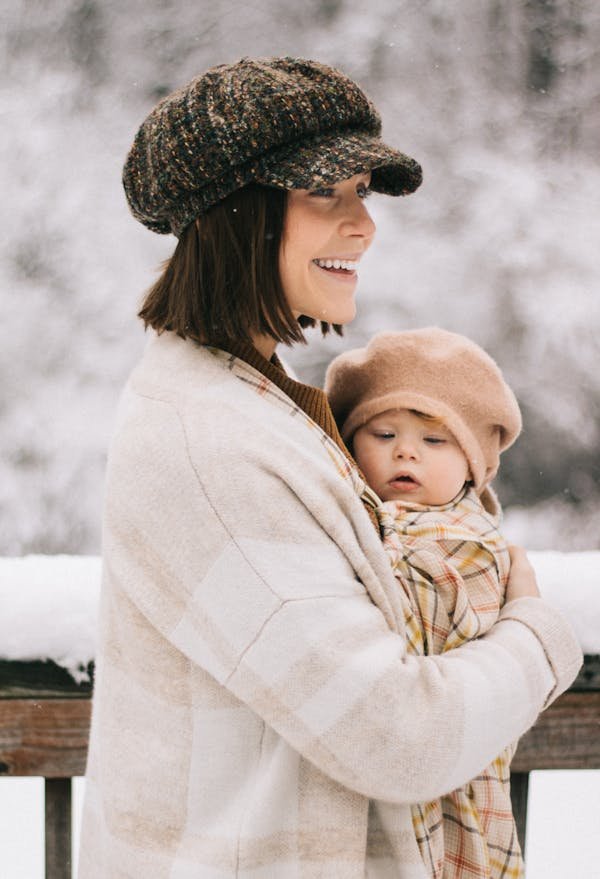 Appréciez le confort du boba wrap pour porter votre bébé